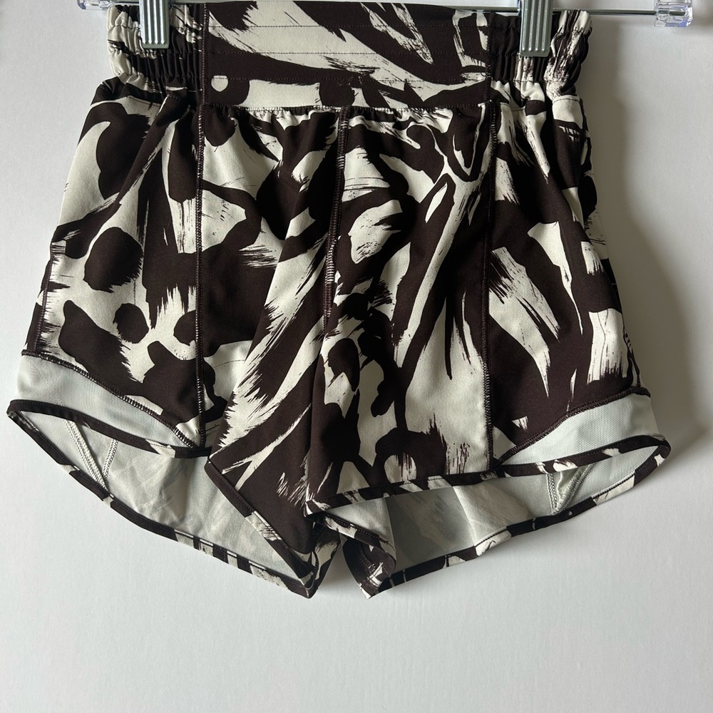Lululemon Brown and Cream 4’ Inseam Hotty Hots